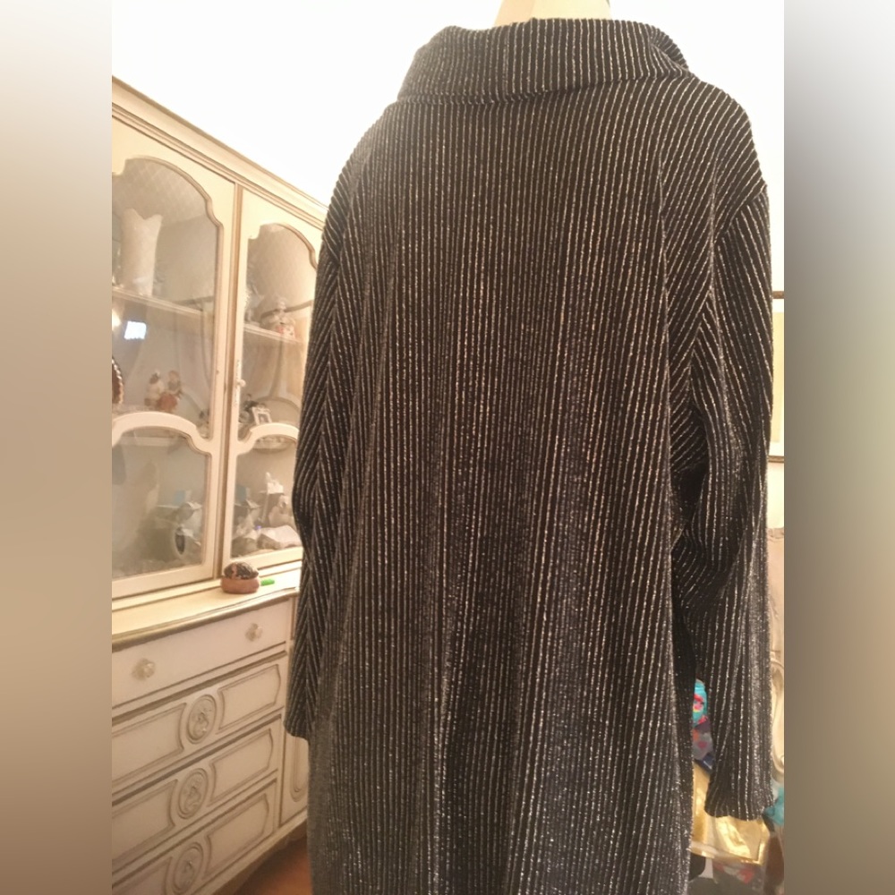 Ruby Rd Like New Black Tunic/Metallic Silver Thre… - image 2